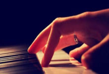 亚冬会：中国队获得女子冰球铜牌.：亿万28